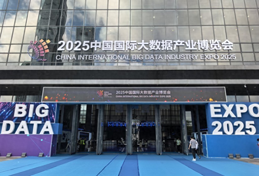 華為擎云 C9首秀2025數博會，開啟商用平板電腦新時代