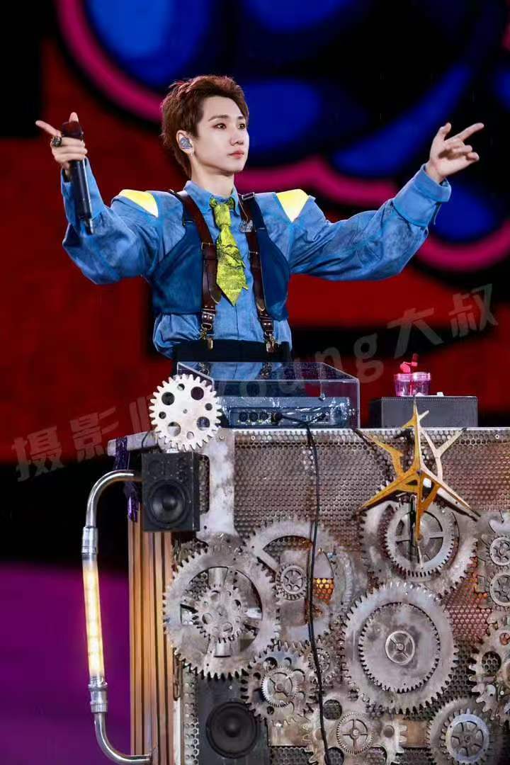 汪苏泷告五人新歌旅行的天赋 听完试听直接入坑！吉他和鼓点层层铺开，情绪缓缓释放，