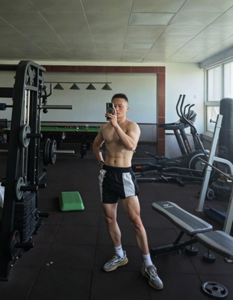 美防长计划为30岁以上士兵做睾酮检测这个部长看起来像是演员啊。就是那种演员，知道