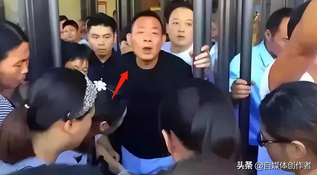 高薪养人更要育人，胖东来风波藏着职场生存智慧
 
职场高薪是否等同于个人价值？近