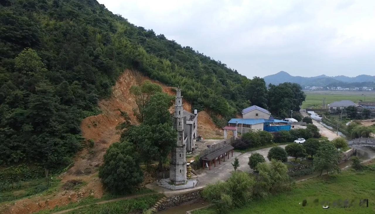 明天就要高考了，这里就是每年高考前长沙湘潭等地许多家长前来许愿的地方，状元塔。湘