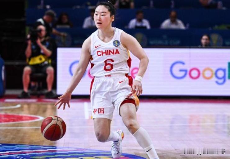 武桐桐这是怎么了？断崖似坠落啊。

女篮球员中，大幅下滑的球员不少，比如队长杨力
