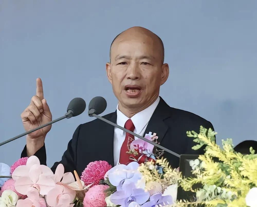 韩国瑜说，“孙中山看到今天的台湾，一定会感到骄傲。”
        韩秃光头，