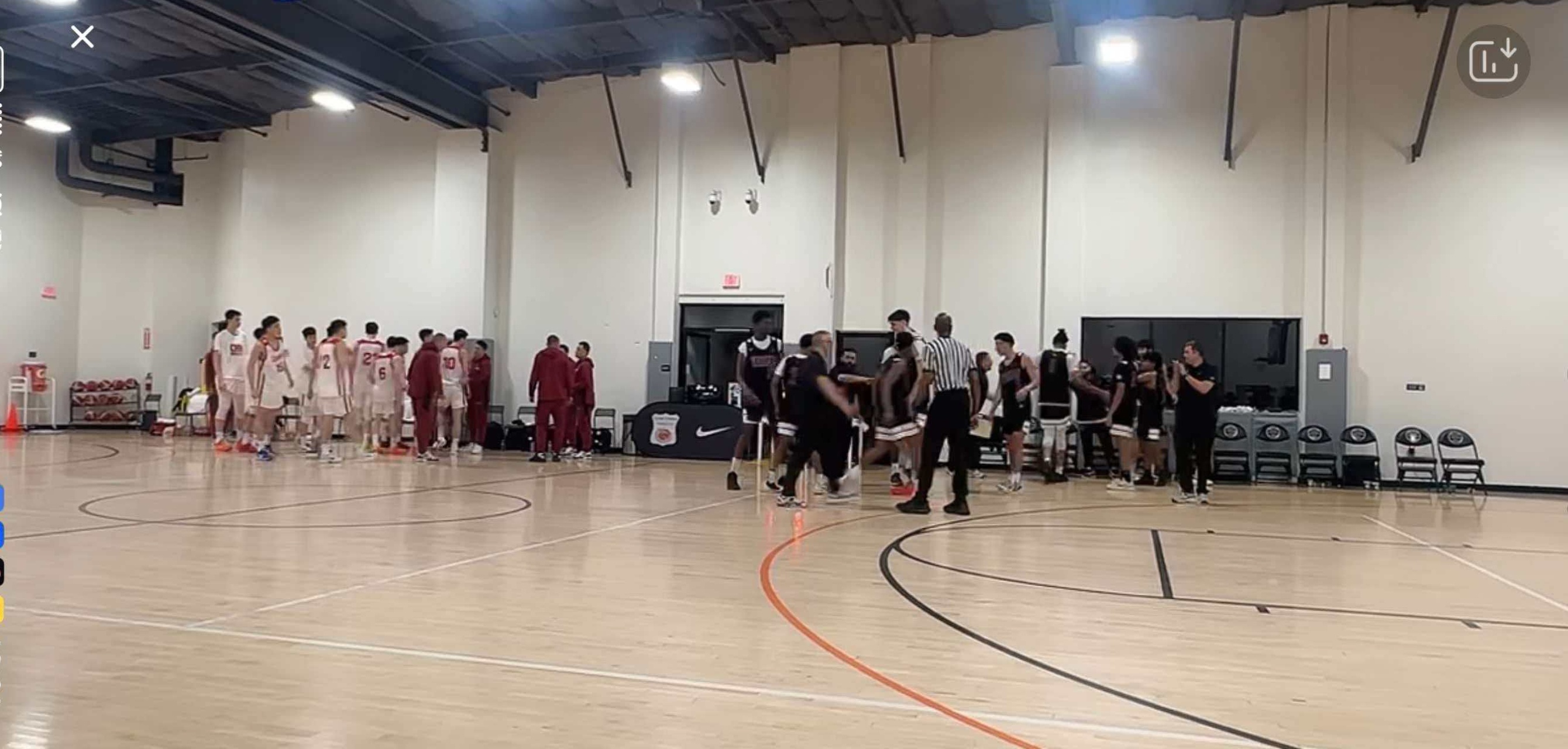 国青进攻单调的问题被制裁了，张博源这个队无限单打一直能造杀伤，那边国青挡拆和低位