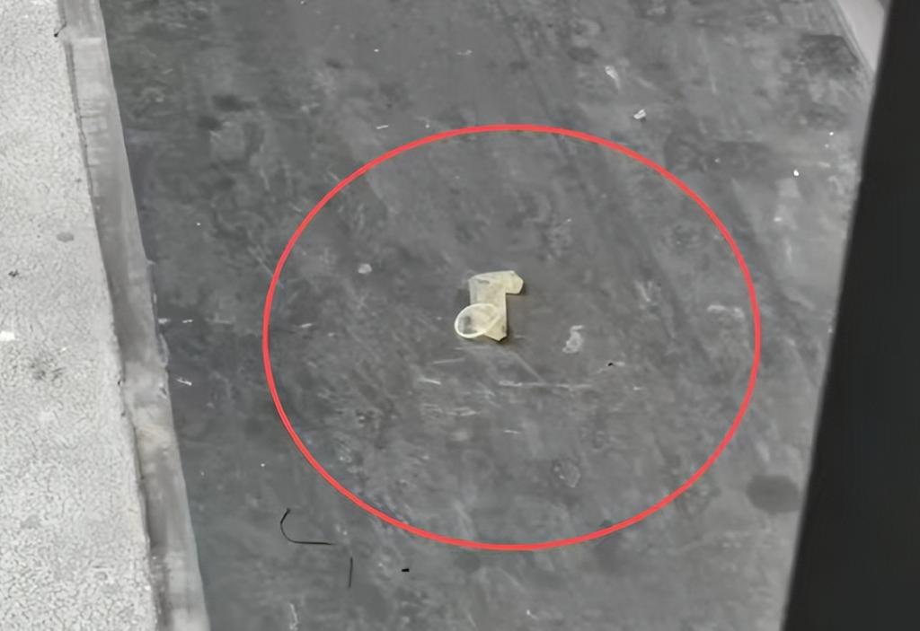 杭州沈先生那天推开阳台门，差点没当场吐出来，窗台上赫然躺着一个用过的避孕套，里面