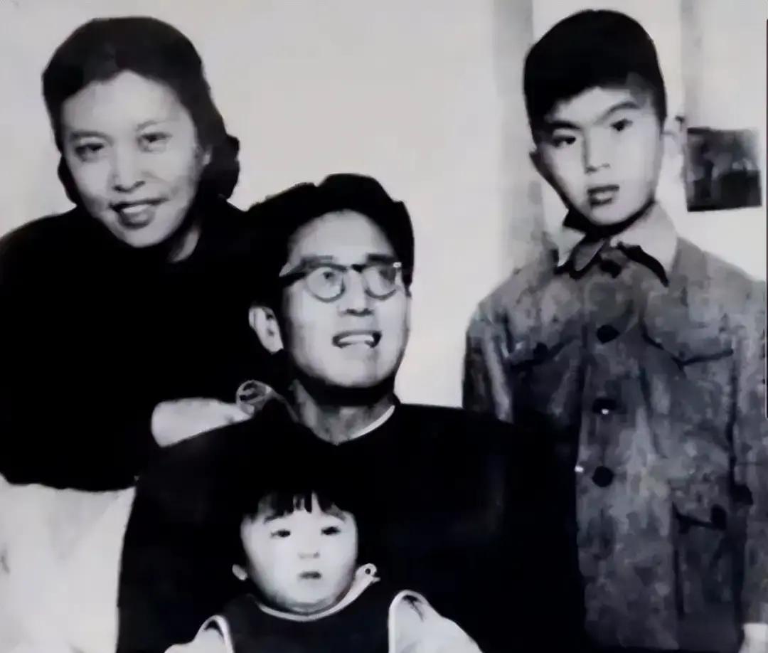 乔冠华家中两位保姆天差地别，子女多年后评价，高下立判
 
乔冠华家的保姆梅阿姨，