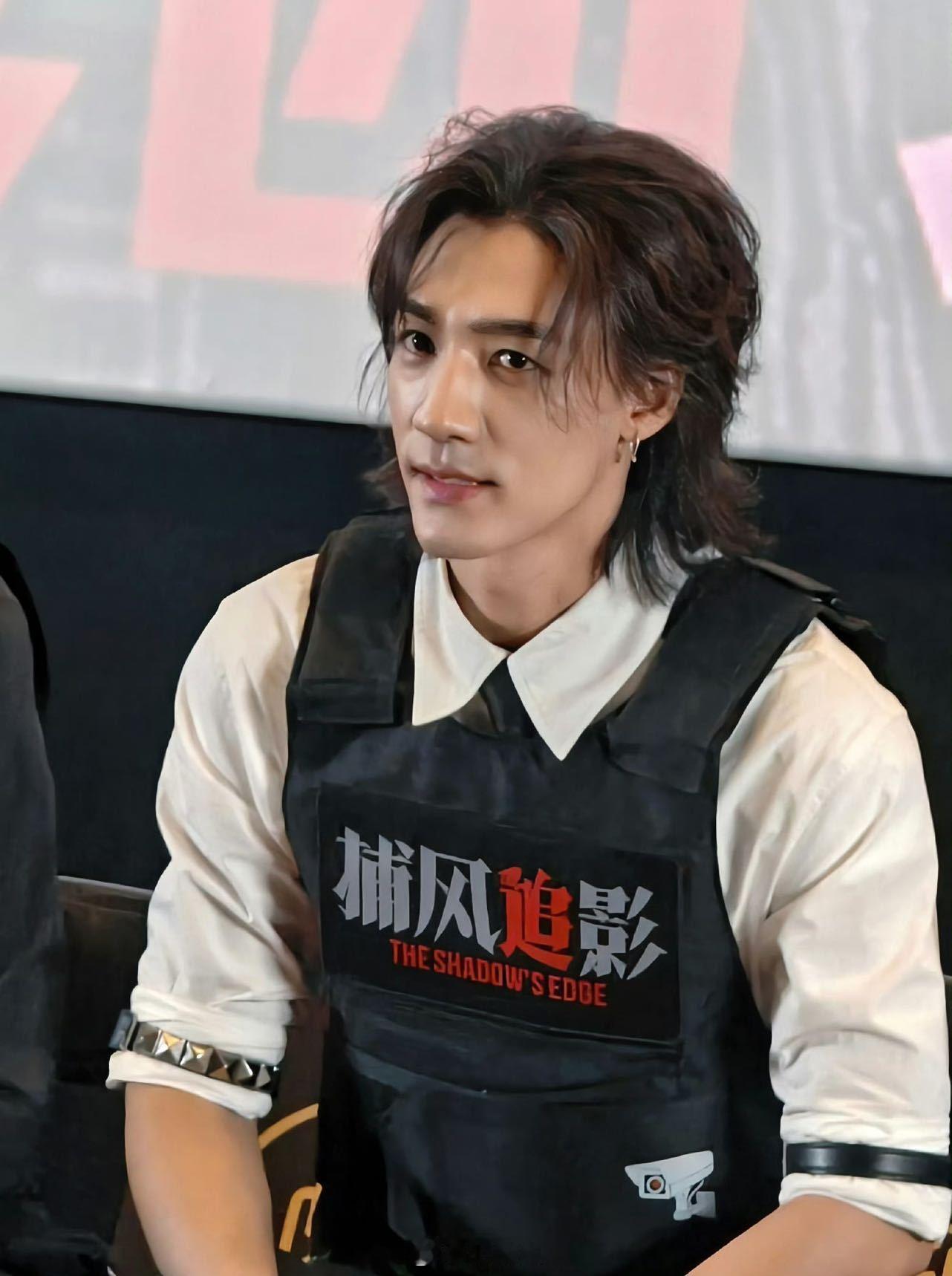 此沙真发量王者 此沙是真发量牛啊！别人夸他帅我信，说他发量多我更服，这头发密得没