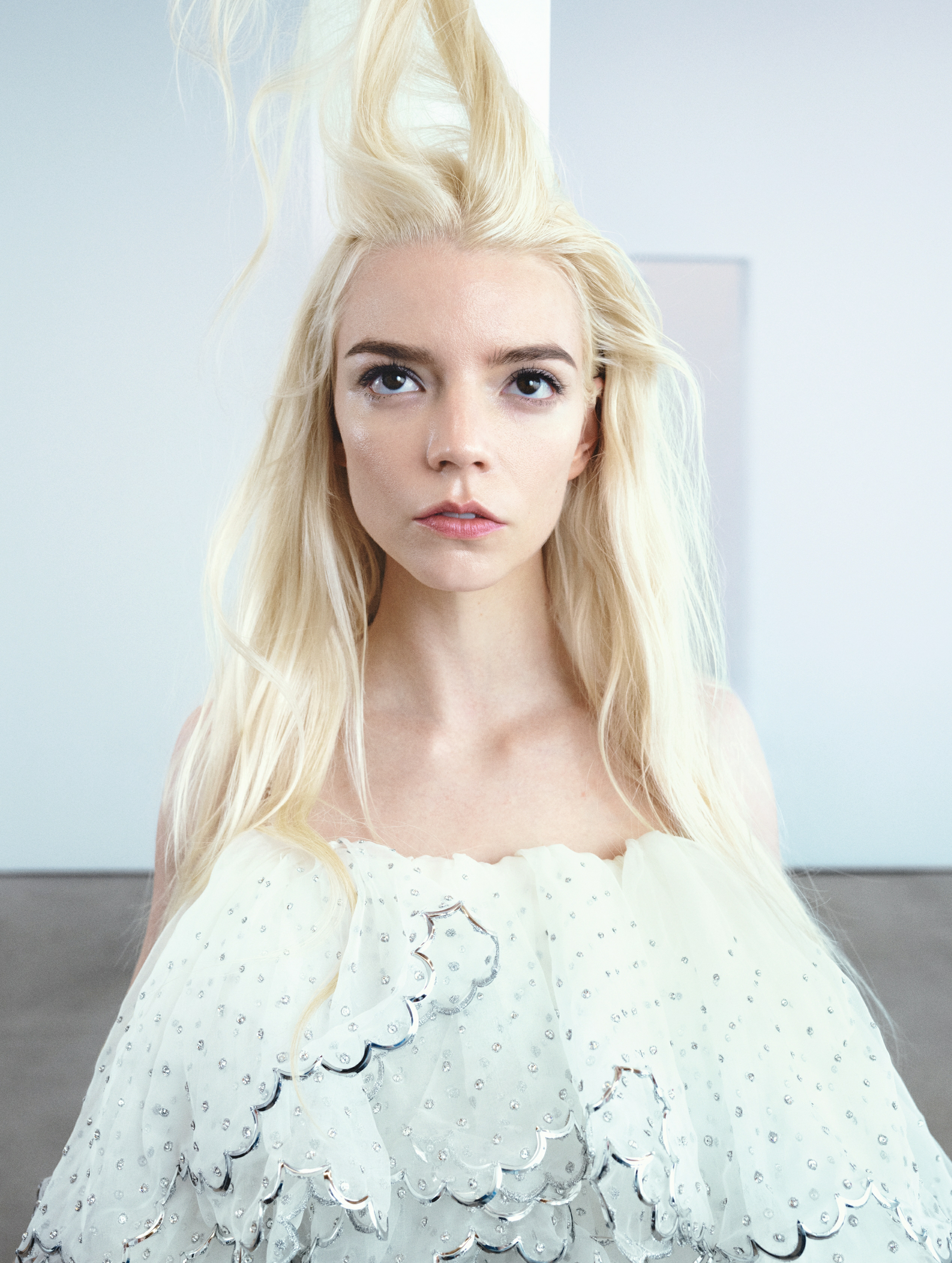 OMG！安雅Anya Taylor-Joy登上英国《ELLE》杂志金九刊封面及写