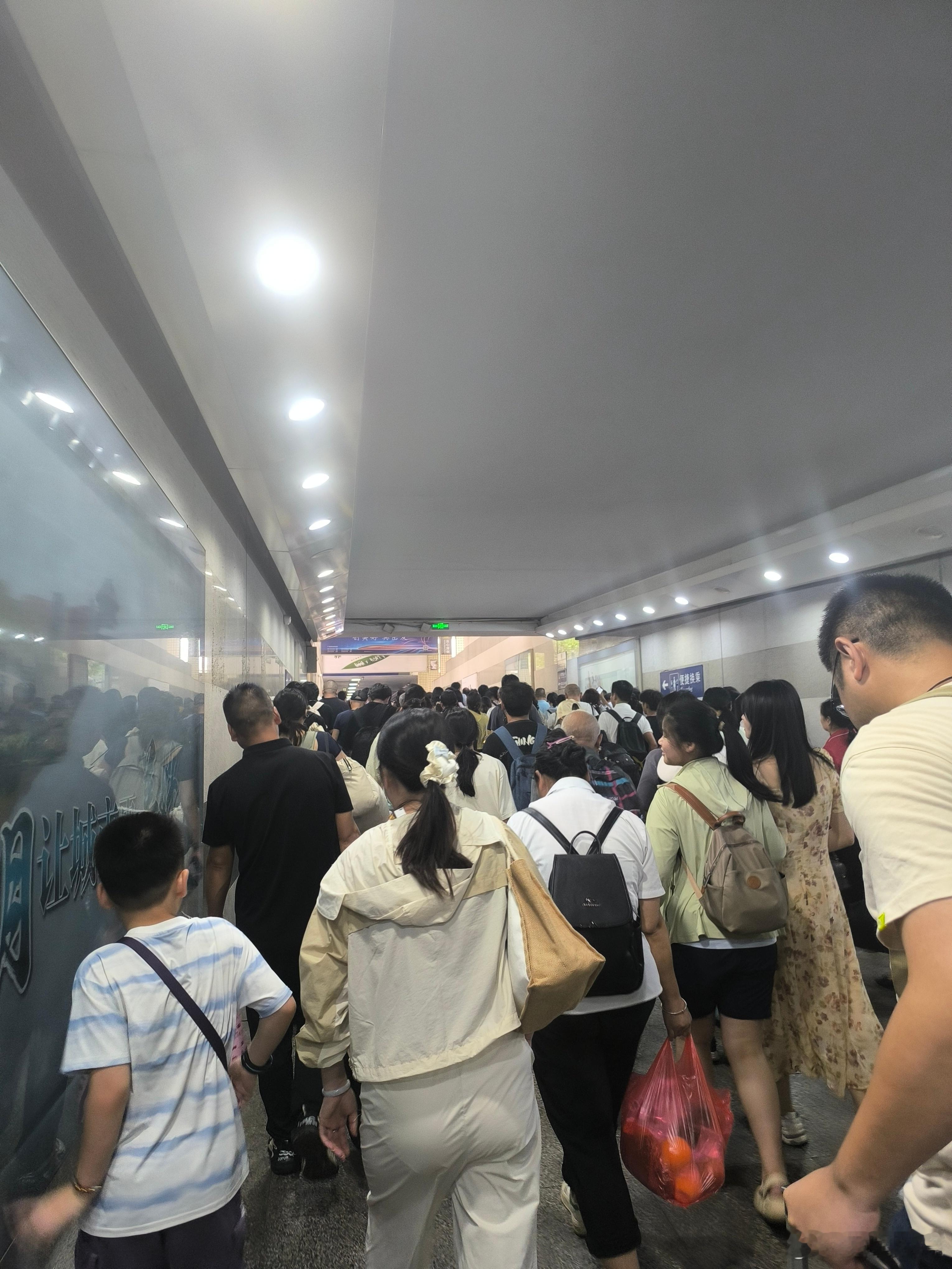 毓言cp[超话] 已到达 人是真的多 ​​​