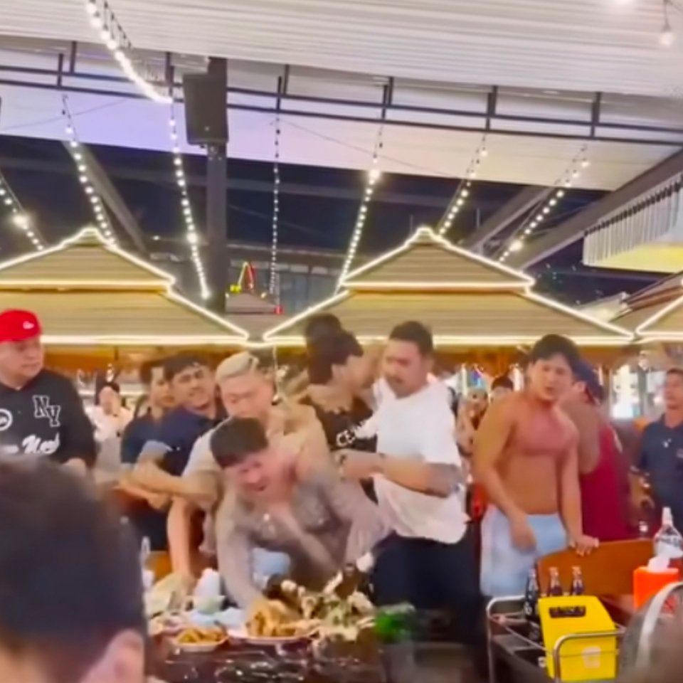 这可不是我们中国人哦，韩国人装中国人在泰国打架，这祸水东引的好啊。 ​​​