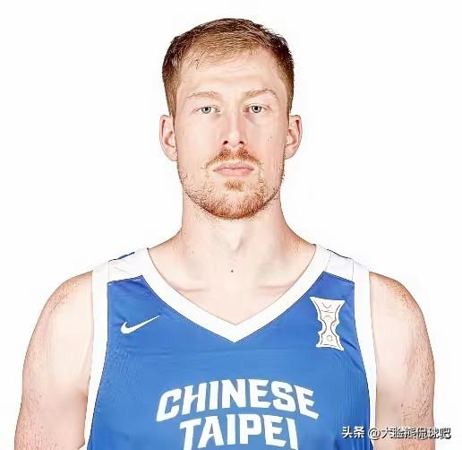 看看人家台北的归化球员，我们为啥就不能归化一个这么优秀的球员呢。今晚对阵台北的比