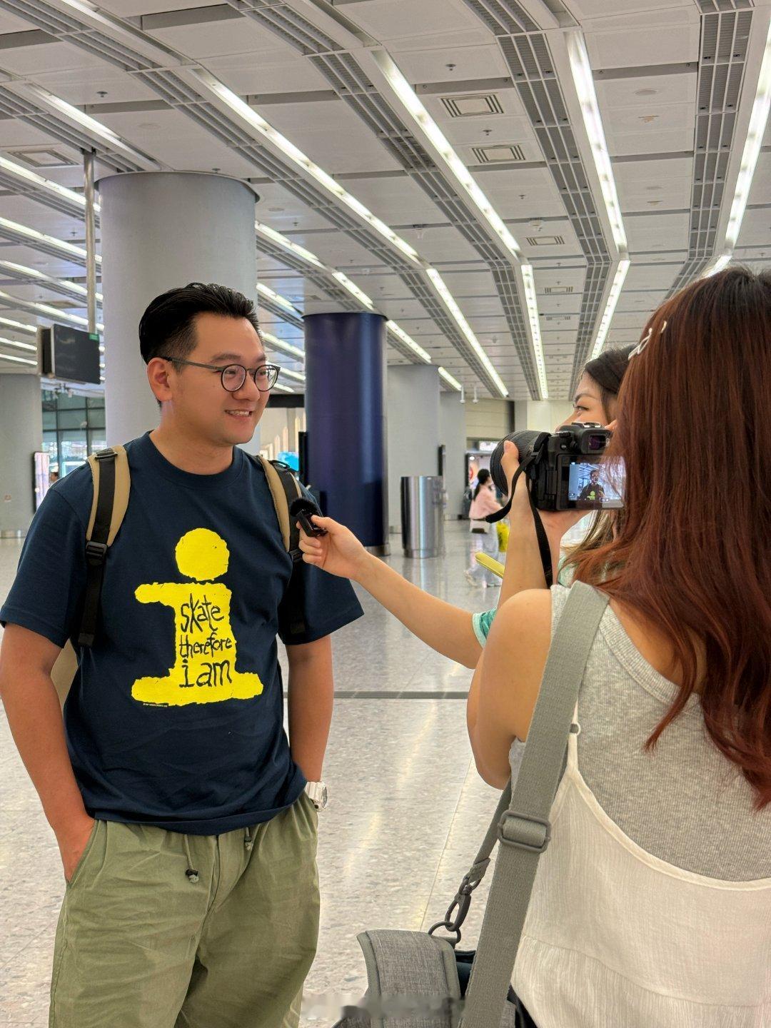 来香港玩还能被采访，看来还是显年轻日常分享 ​​​