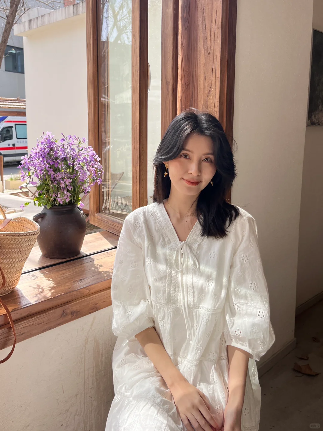 春光明媚 白裙上身