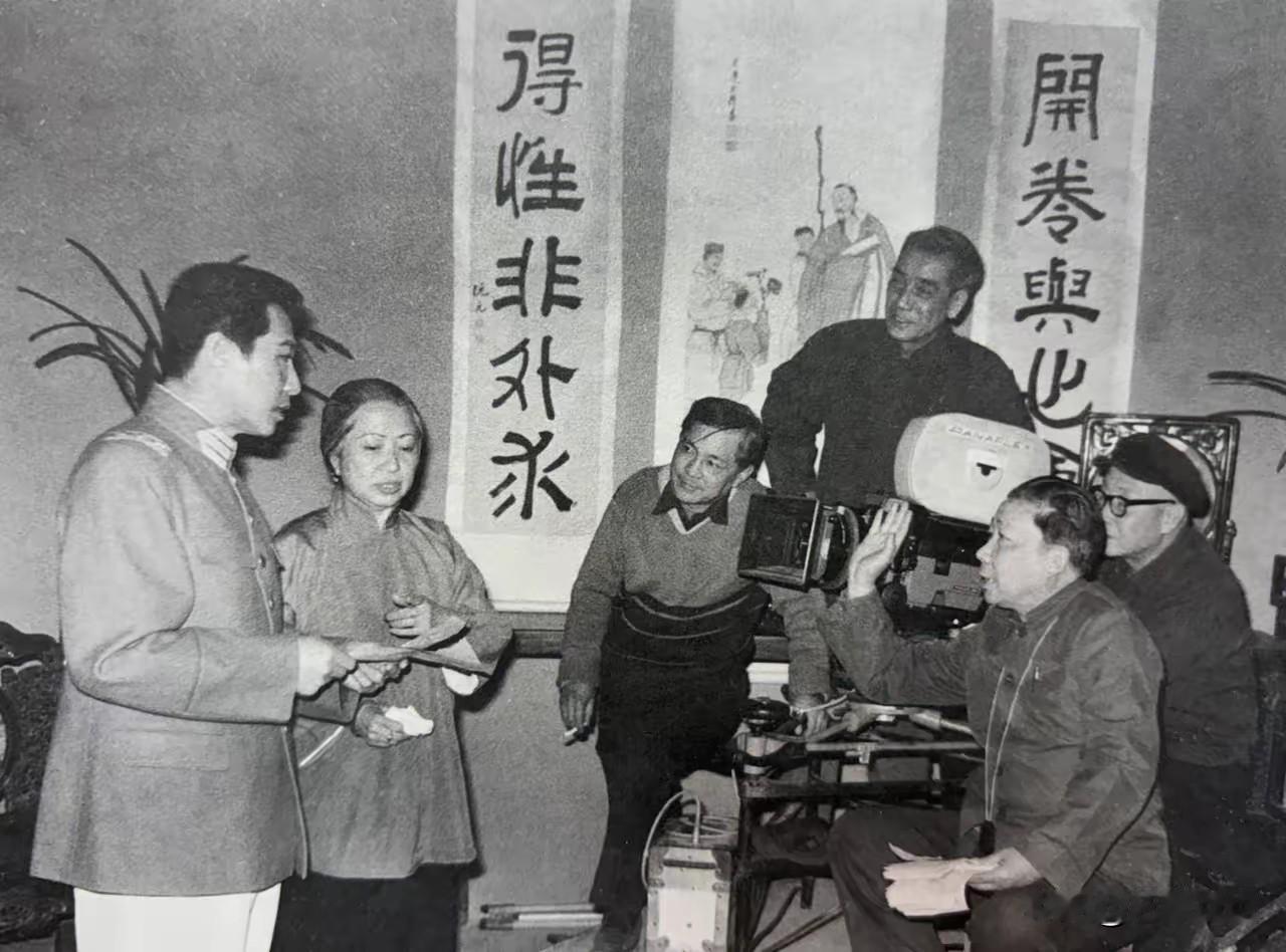 这是两部老电影的主创人员，图一是八十年代的影片《知音》；图二是七十年代的影片《南