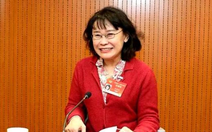张海迪是个谜！1955年生，一身疾病缠身，按常理该困在病榻上的人，张海迪却面色红