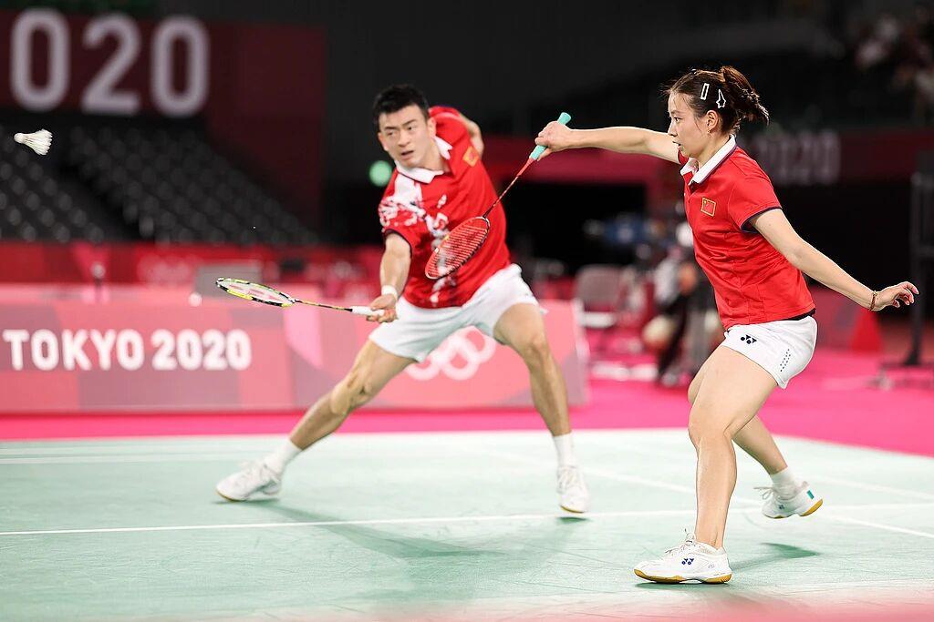 致敬传奇，封存热爱！苏炳添、马龙、“雅思”组合，掌声献给你们