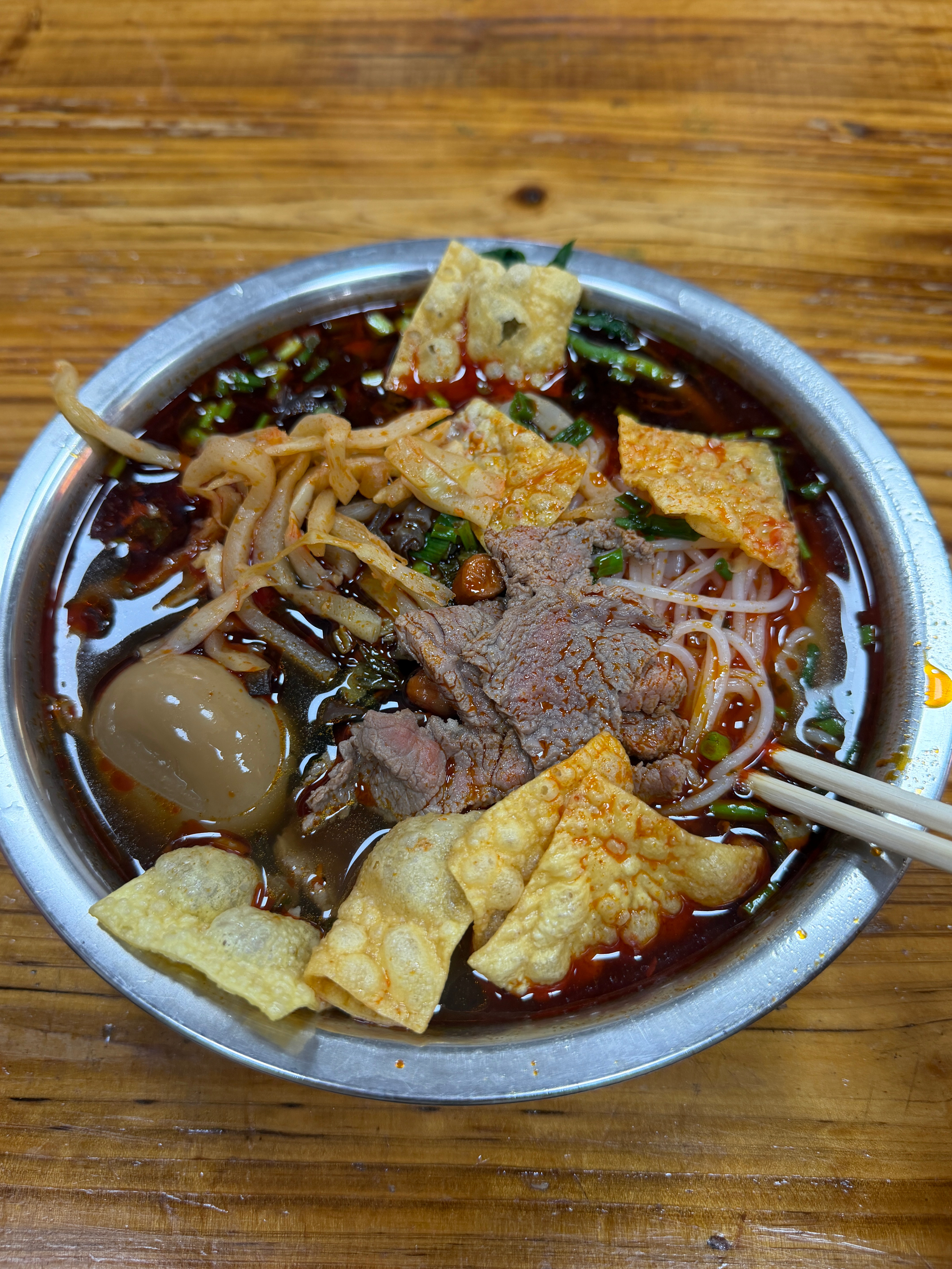 报告今天一到早餐就炫了一碗螺蛳粉哈哈哈哈刚好旁边是青云市场吃了大表哥推荐的糯米饭