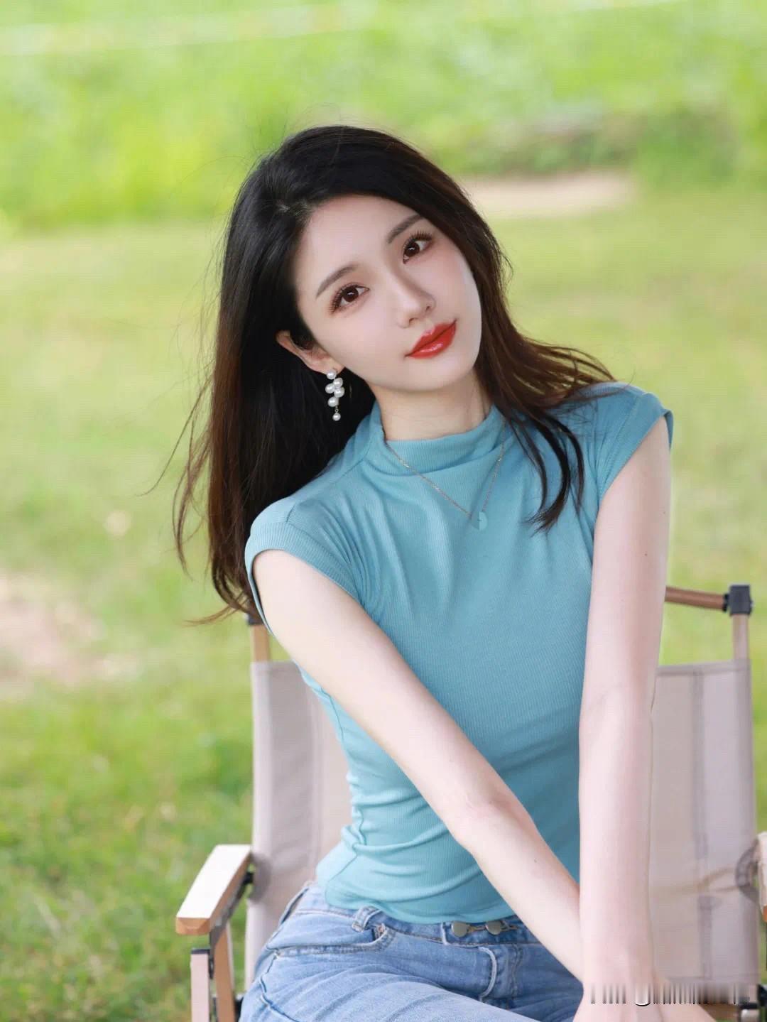 把草地当画布，12个姿势轮番上阵，出片颜值直接拉满[比心][比心][比心]
景点