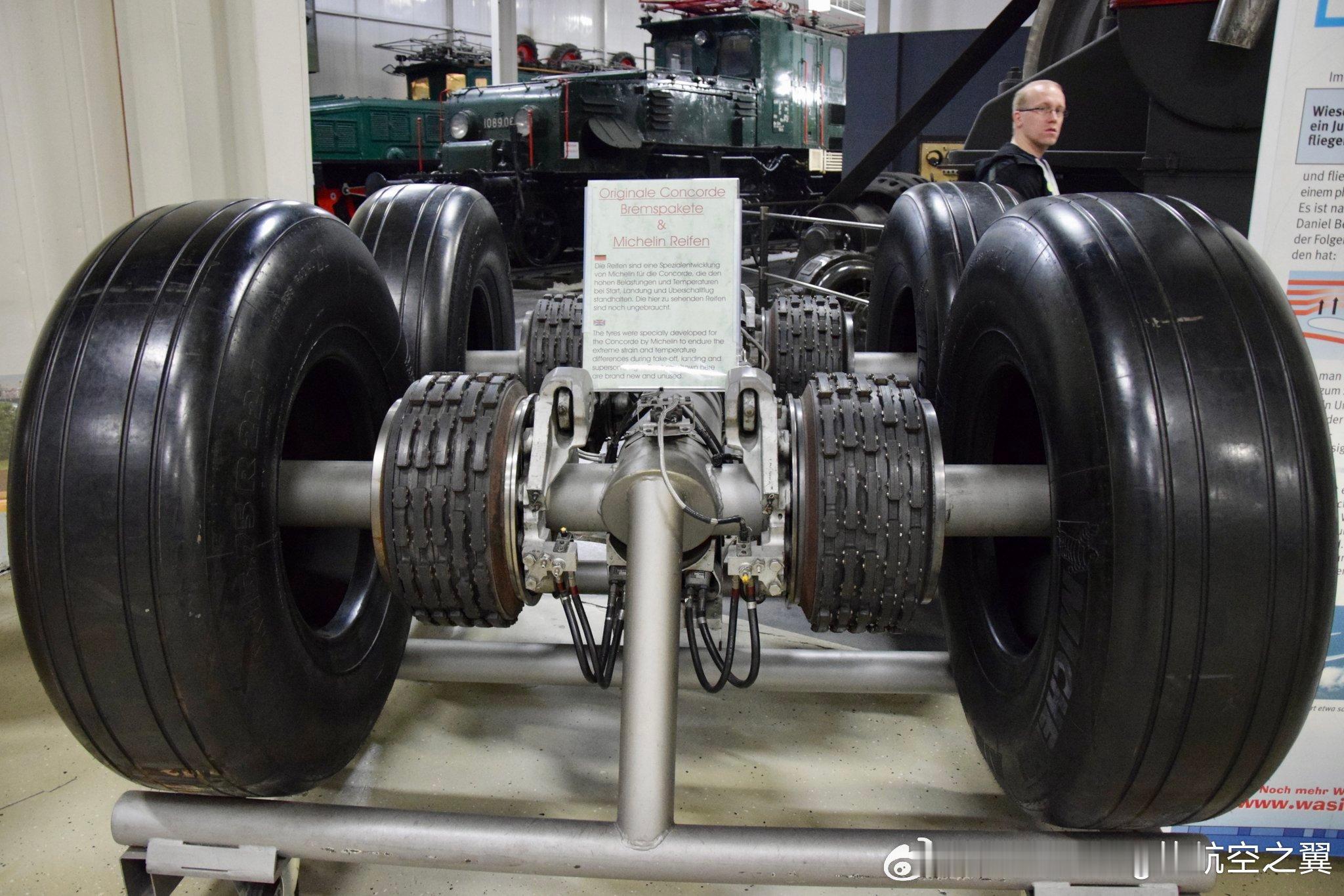 协和式飞机是最早使用碳陶瓷刹车的商用客机之一。碳陶瓷刹车不仅在着陆或中止起飞时提