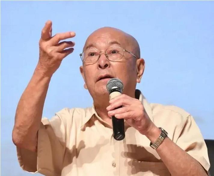 90年代湘西发生一起车祸，哄抢东西群众突然惊呼：这不是周总理吗
“1993年8月