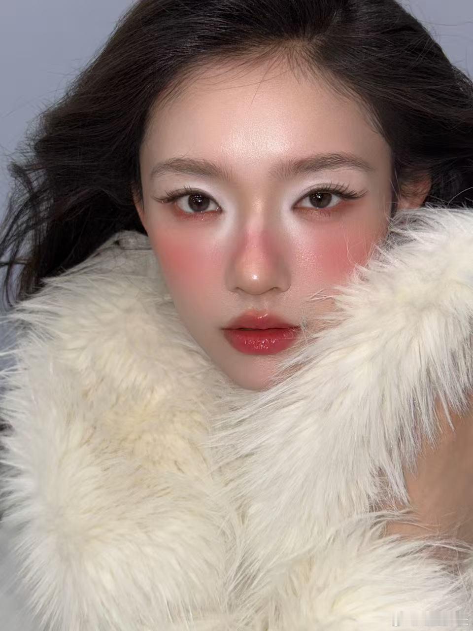 林允夏天晒伤妆vs冬天冻伤妆，太美了，皮肤超美的