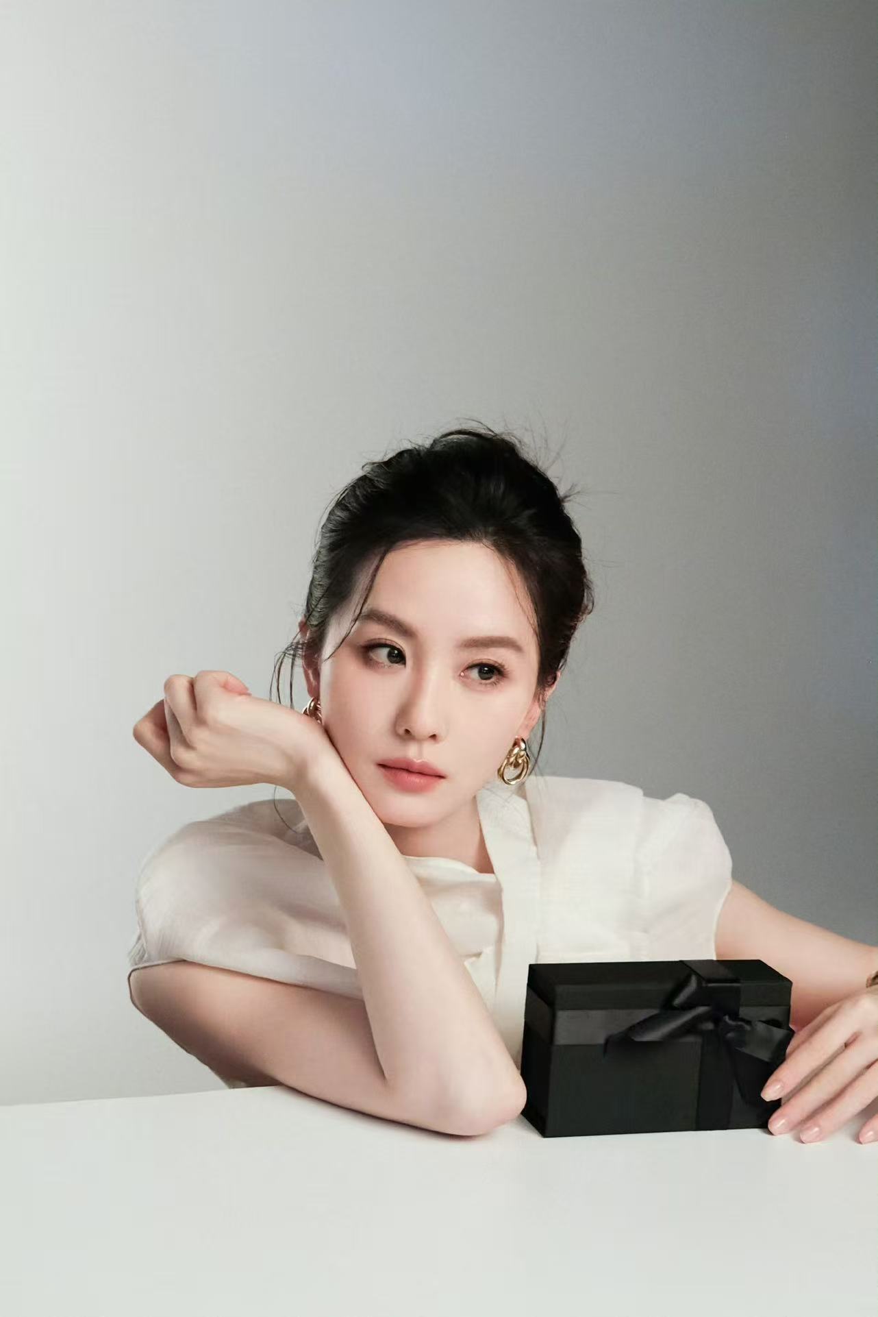 刘诗诗纯白典雅刘诗诗广告花絮图刘诗诗广告花絮图，好美，[鼓掌] ​​​