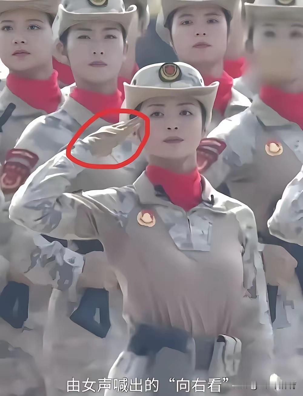 当身姿飒爽的女民兵领队一声清亮的“向右看”响彻长空，我的目光瞬间被她吸引。起初，