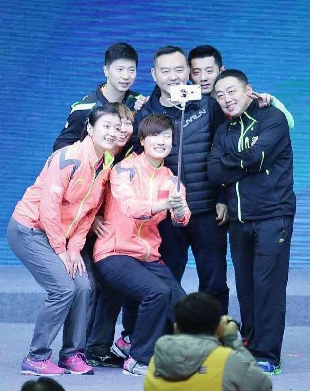 国乒7位精英同框：

马龙凤表龙姿，孔令辉满面春风，张继科雄浑沉健，刘国梁气色盈
