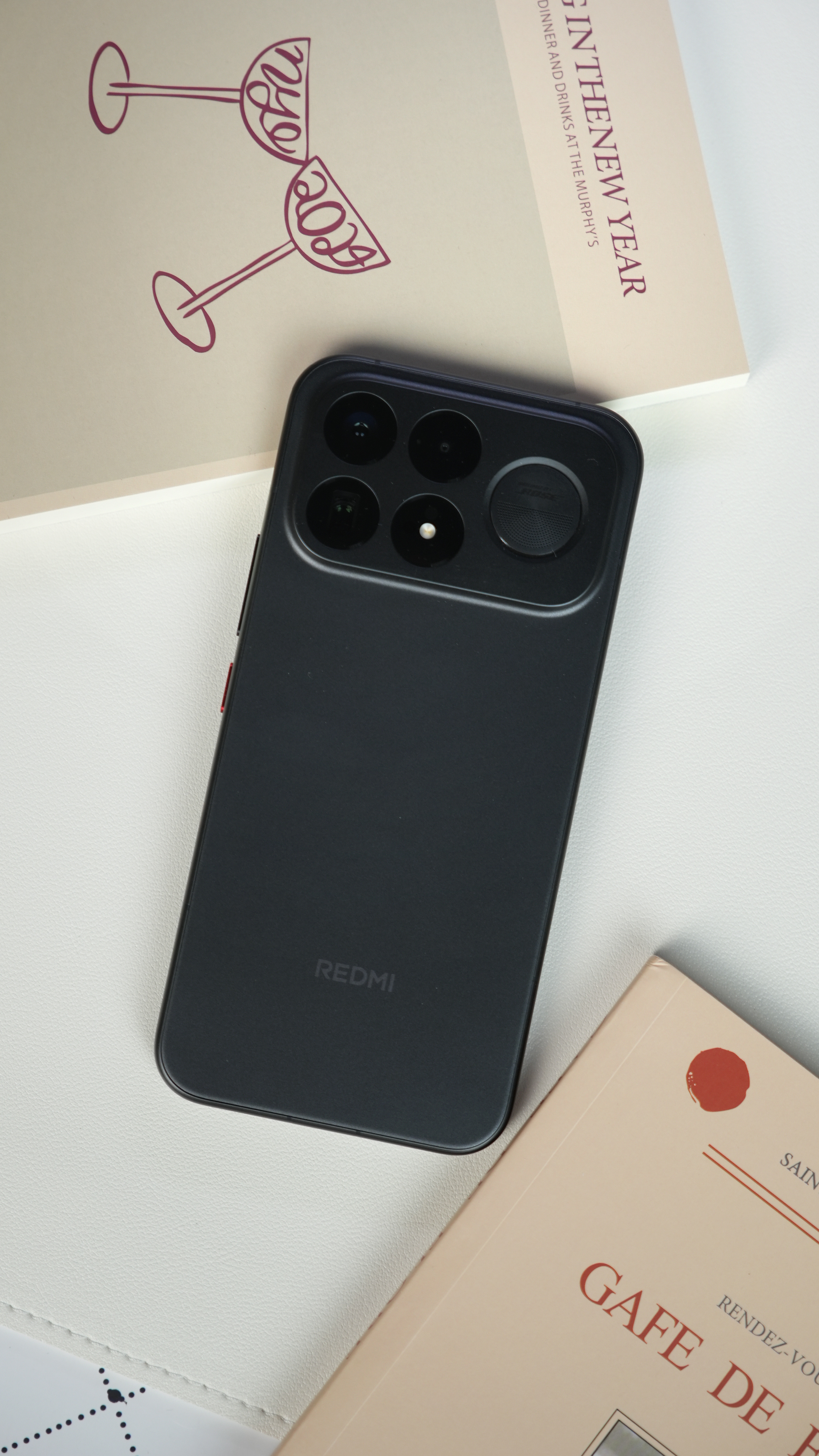 REDMI K100 Pro Max上手，磨砂黑色后盖，日常使用抗指纹表现不错，