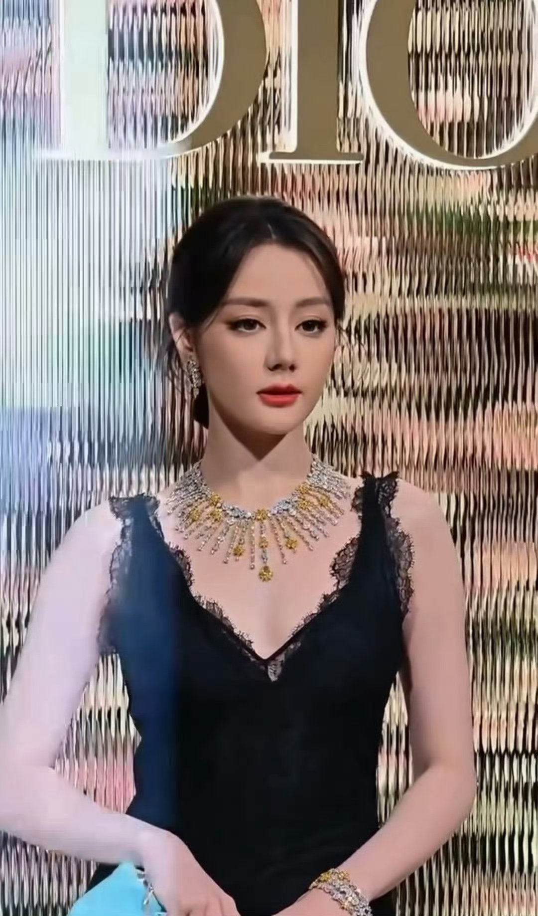 热巴生图即神图热巴女王驾到，出场即出图，生图即神图！内娱顶奢门面名副其实！3月2