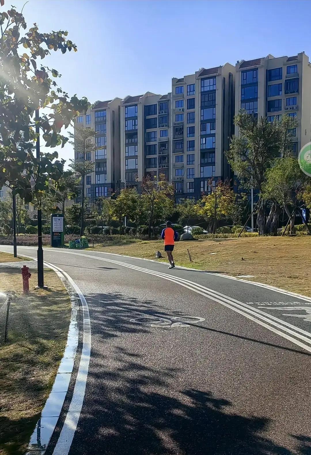 正强教育昨天发视频说连续跑了35分钟，不是为了减肥，是想给生活找点秩序感。
评论