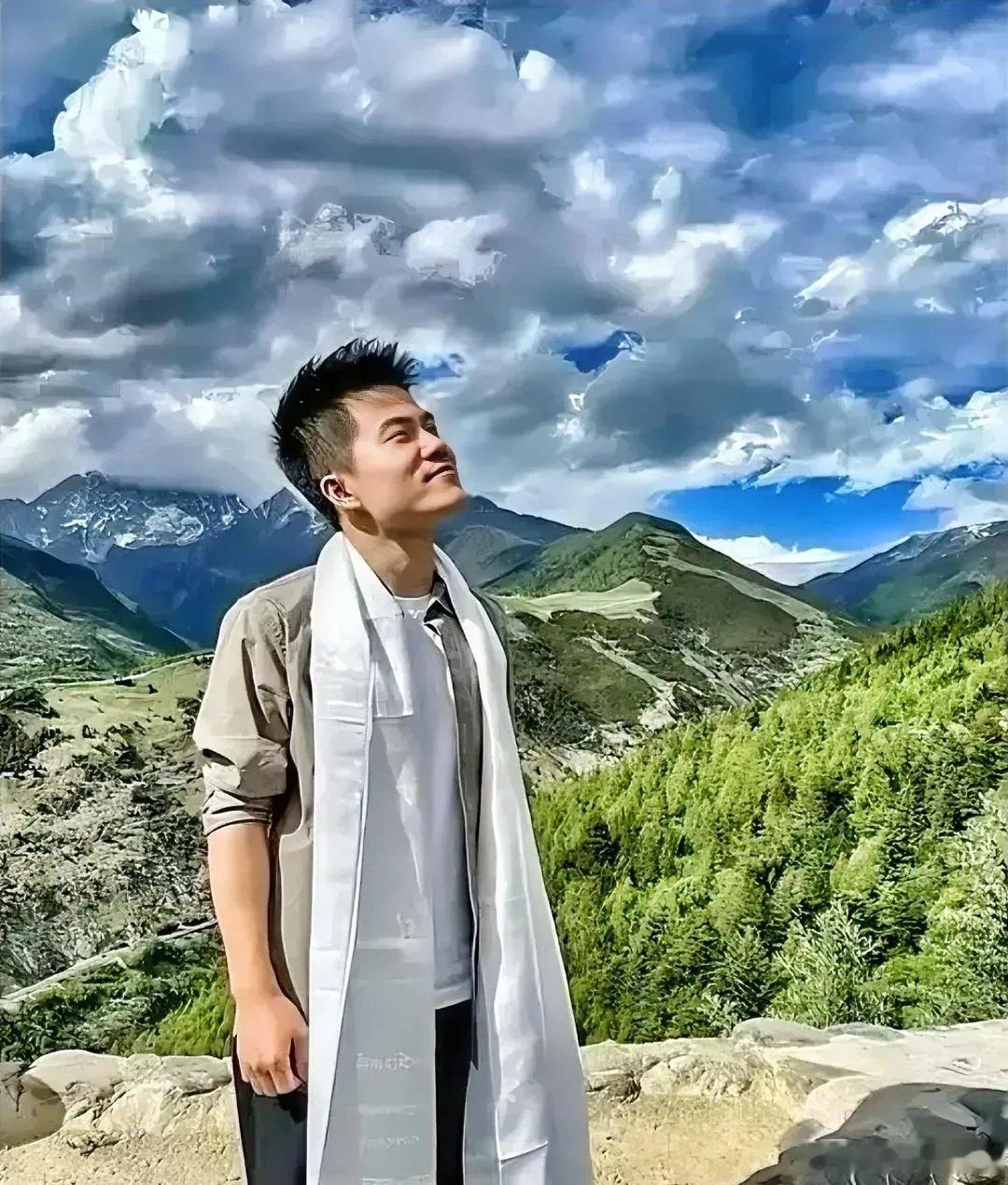 董宇辉说：“你穿的再好，别人也只会多看你一眼，如果你书读得漂亮，别人就会高看你一