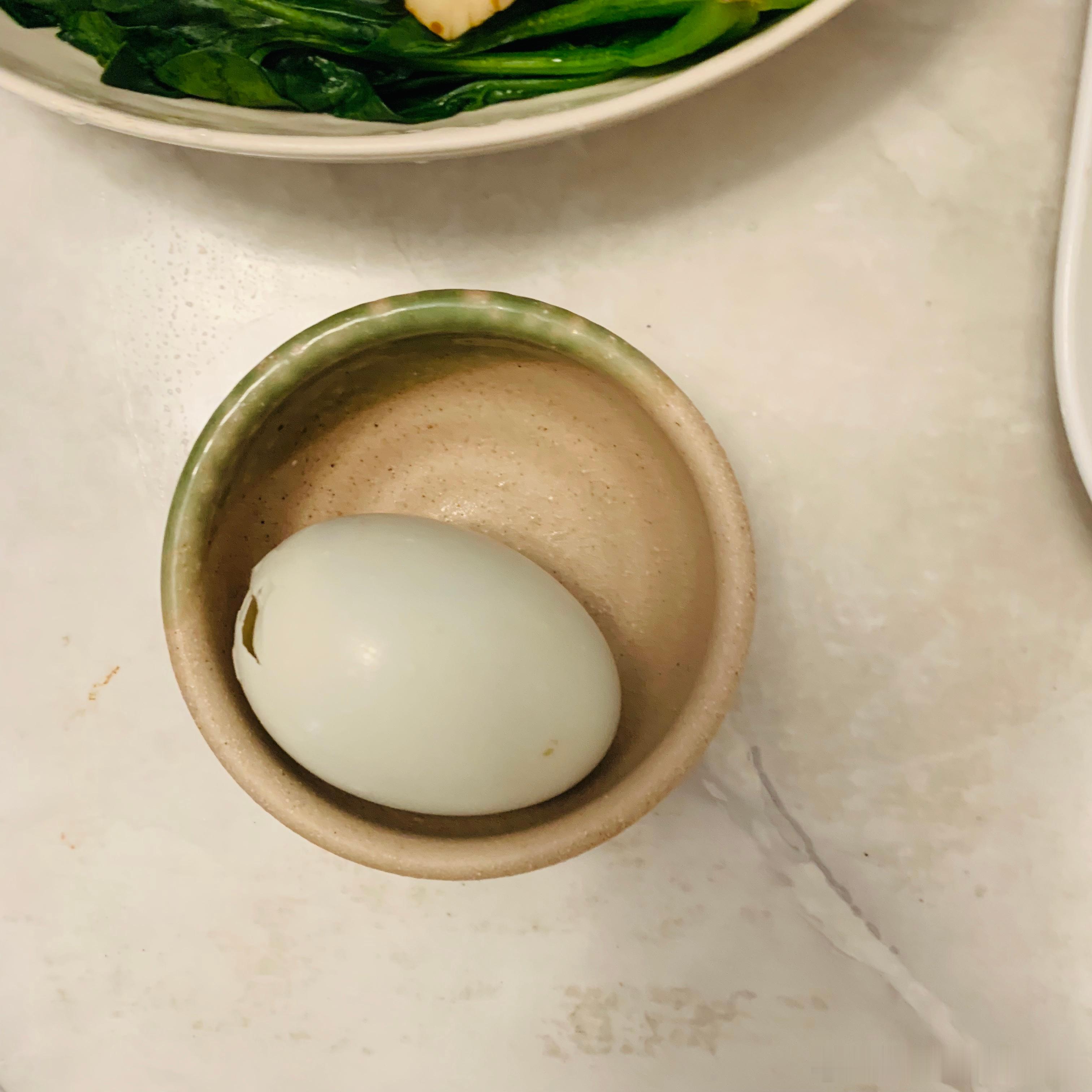 夏日的一人食玉米🌽爱好者路边买的农家玉米四块钱一斤四个18块还是很贵的呀但我很