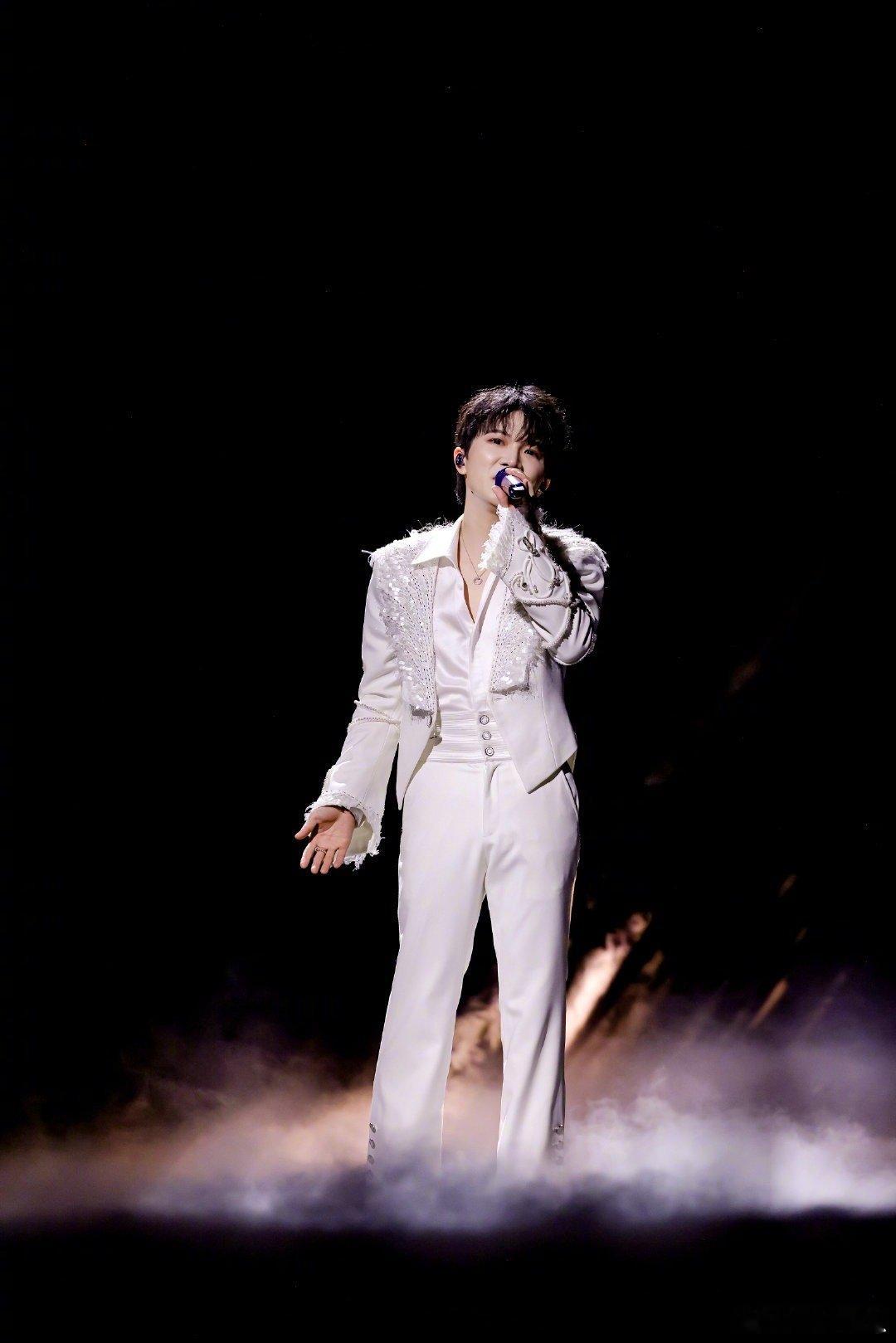 谁懂周深微博之夜发言的含金量 把光芒归于听众，把温柔留给舞台，周深用一段话告诉大