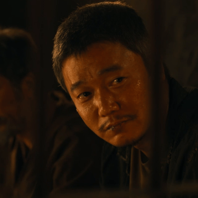 你是肖央那他是谁肖央的演技真是越来越出色了每次都能给人带来新的惊喜和感动，从喜剧