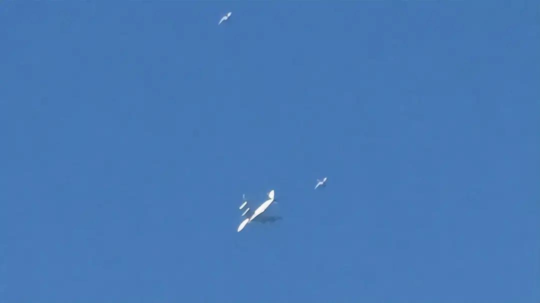 谁在盯着美军基地？中国商业卫星给出高清图，卡塔尔乌代德KC-135群、约旦穆瓦法