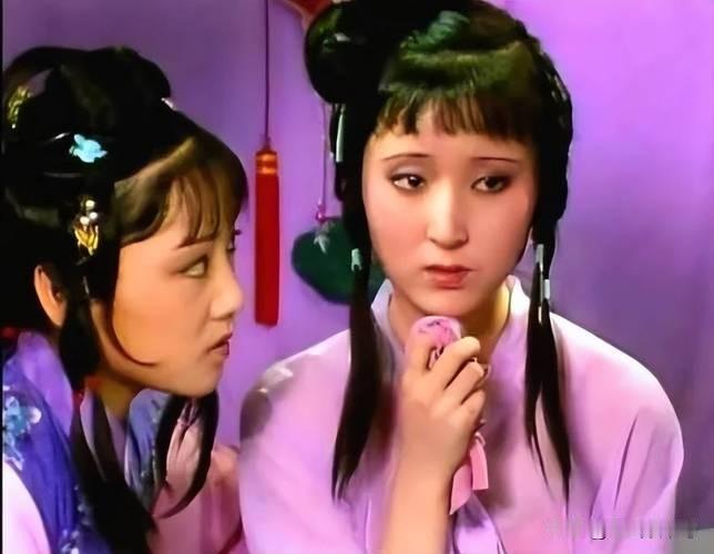 紫鹃貌似忠诚，其实不可取。
没有起到好的作用，总是怂恿林黛玉做女孩子不该做的事。