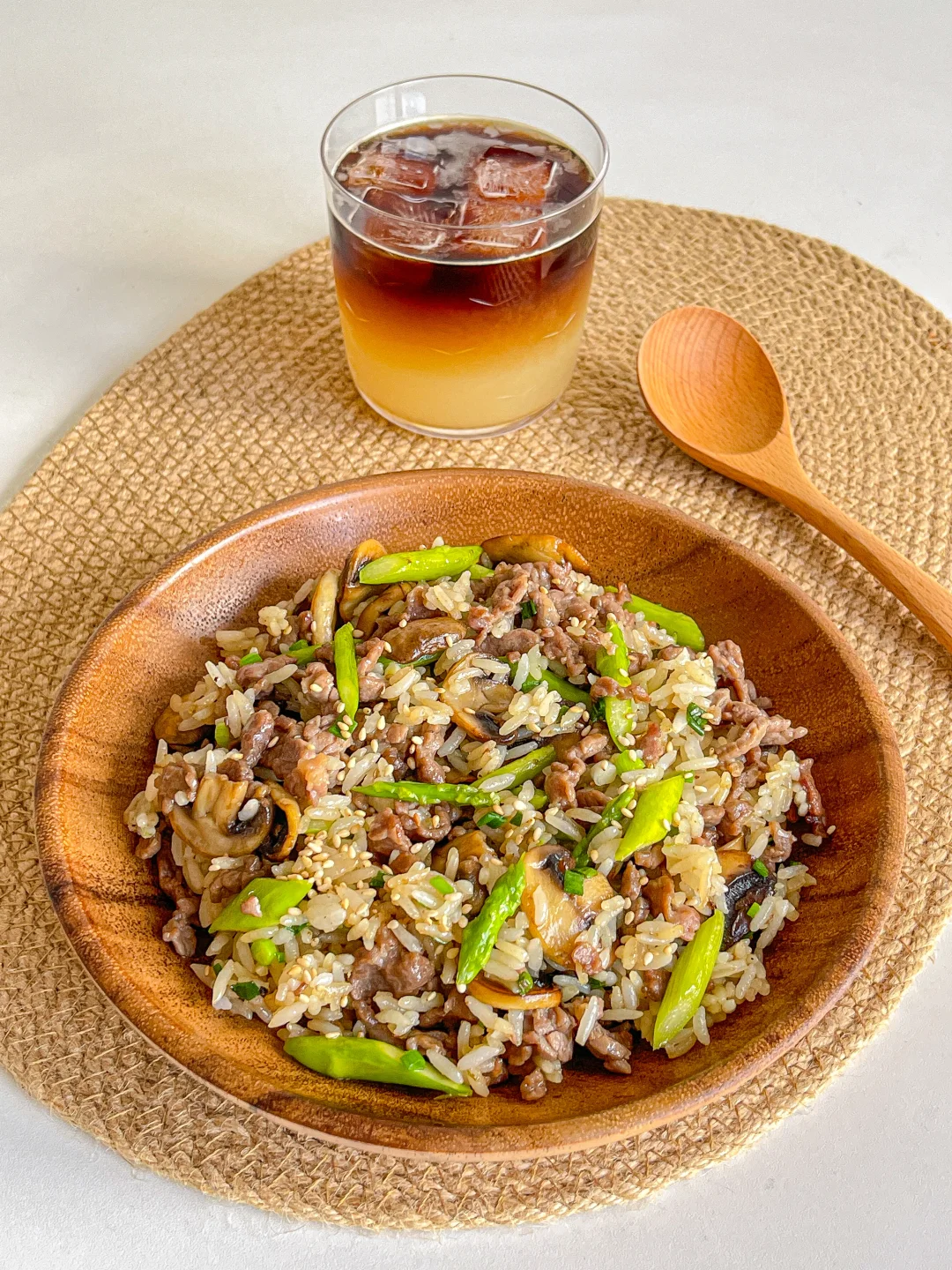 干净饮食🍃芦笋口蘑牛肉炒饭🍚梨汁美式🍐