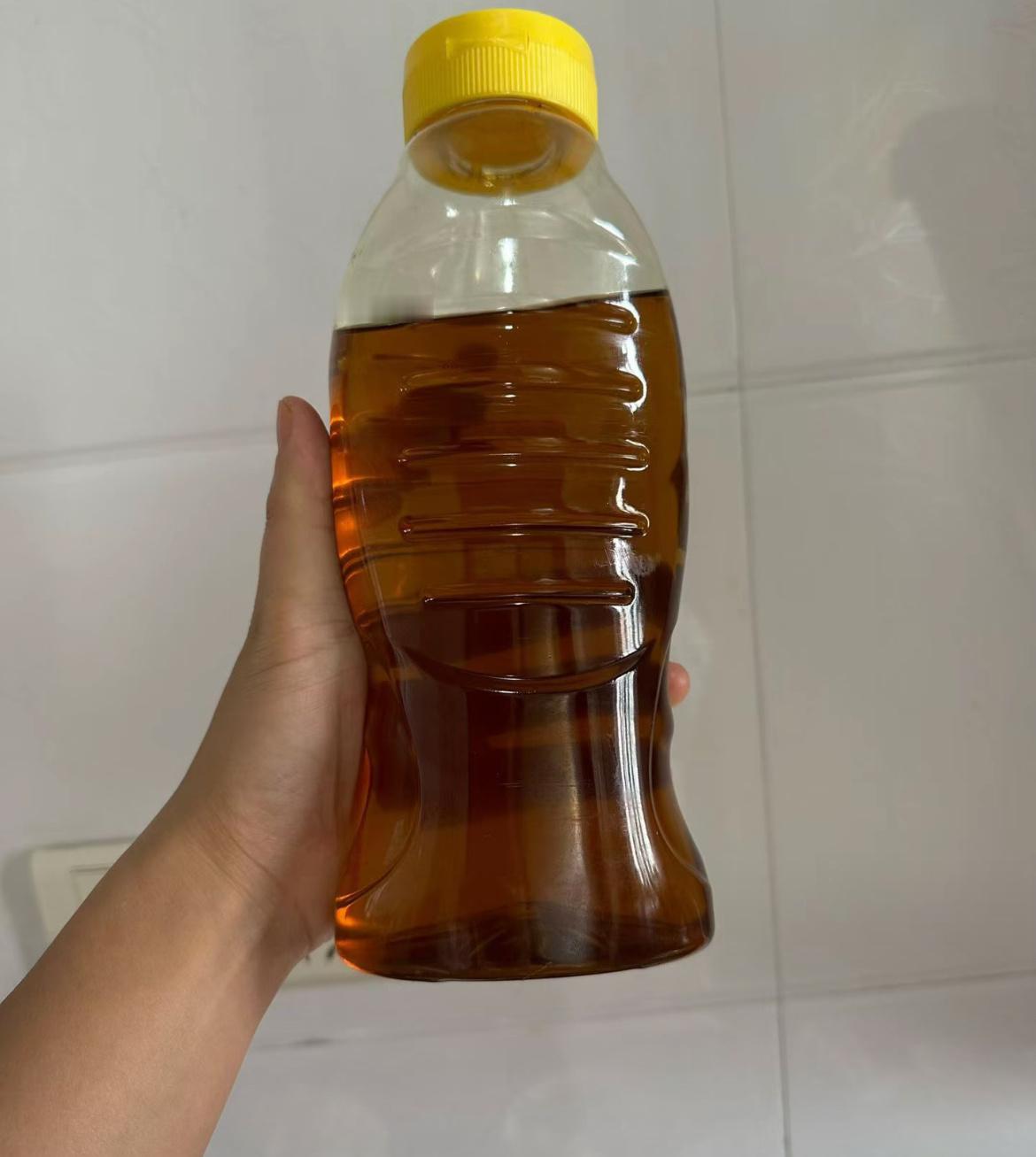 蚝油瓶是我用过最好用的瓶子尖叫盖➕尖叫瓶，瓶体硬不好挤。尖叫盖➕味全瓶，瓶口螺纹