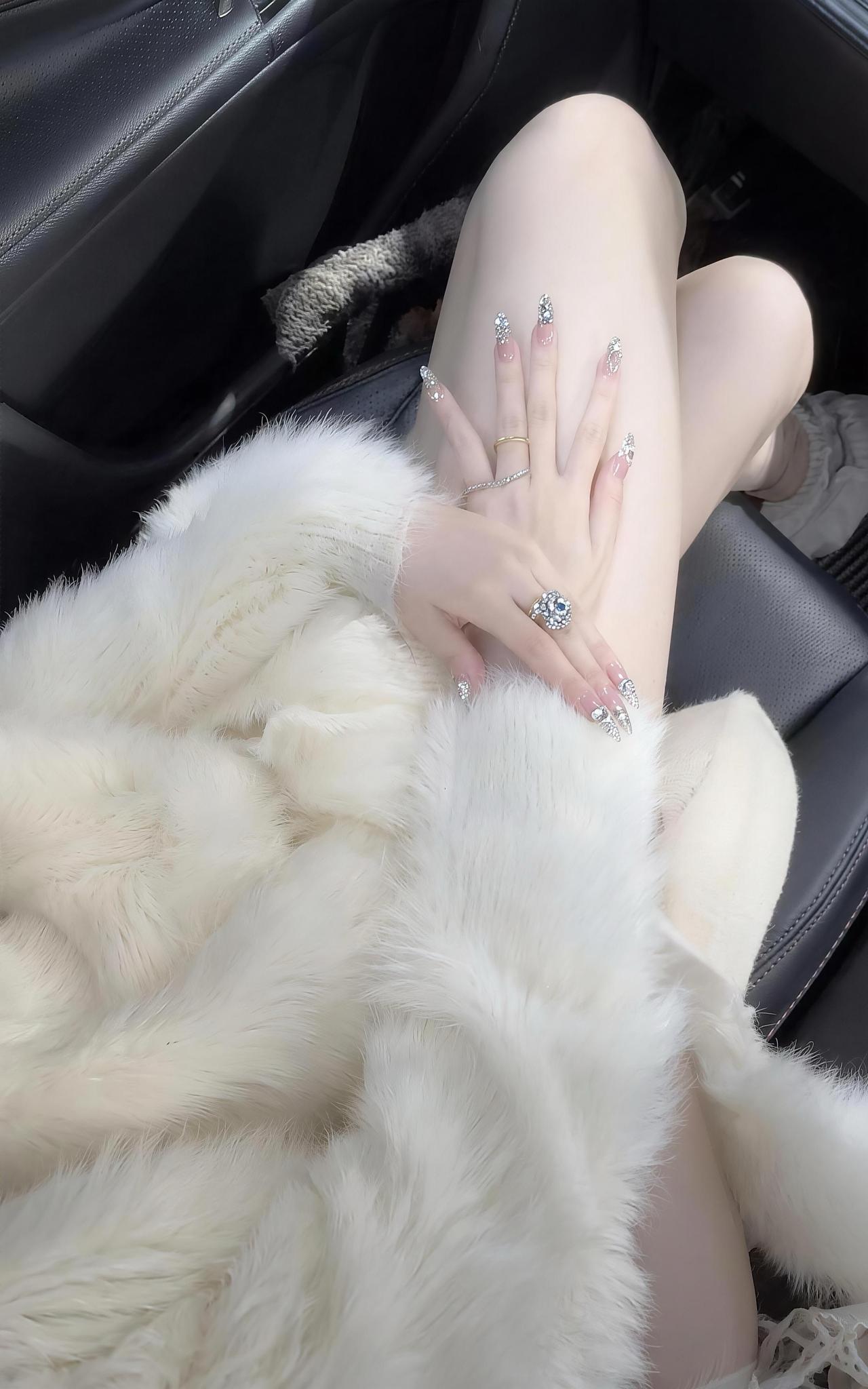 AI皮草美甲照 随变ai随便玩 AI创作特效