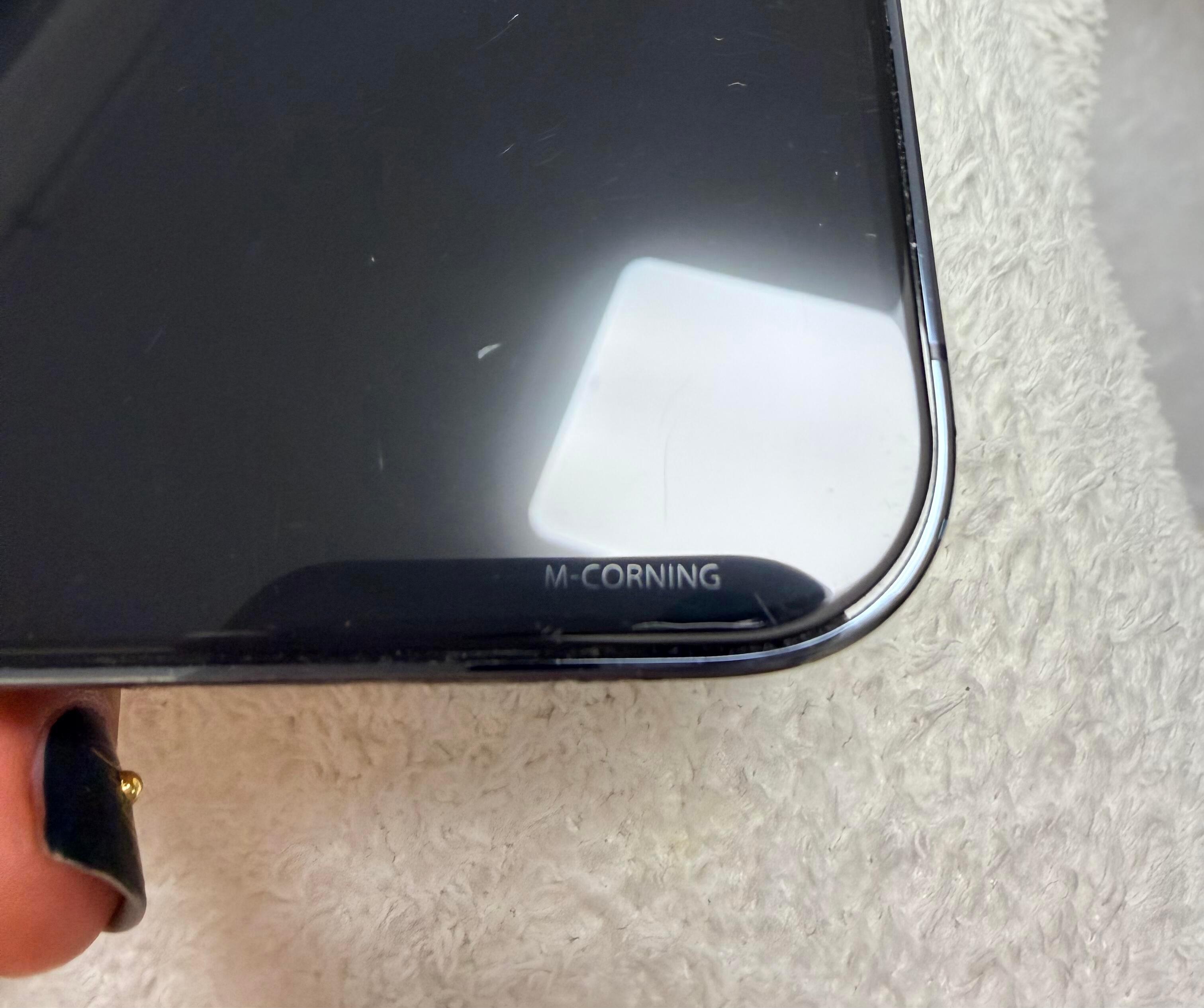 才发现有的钢化膜下面会印有品牌名 