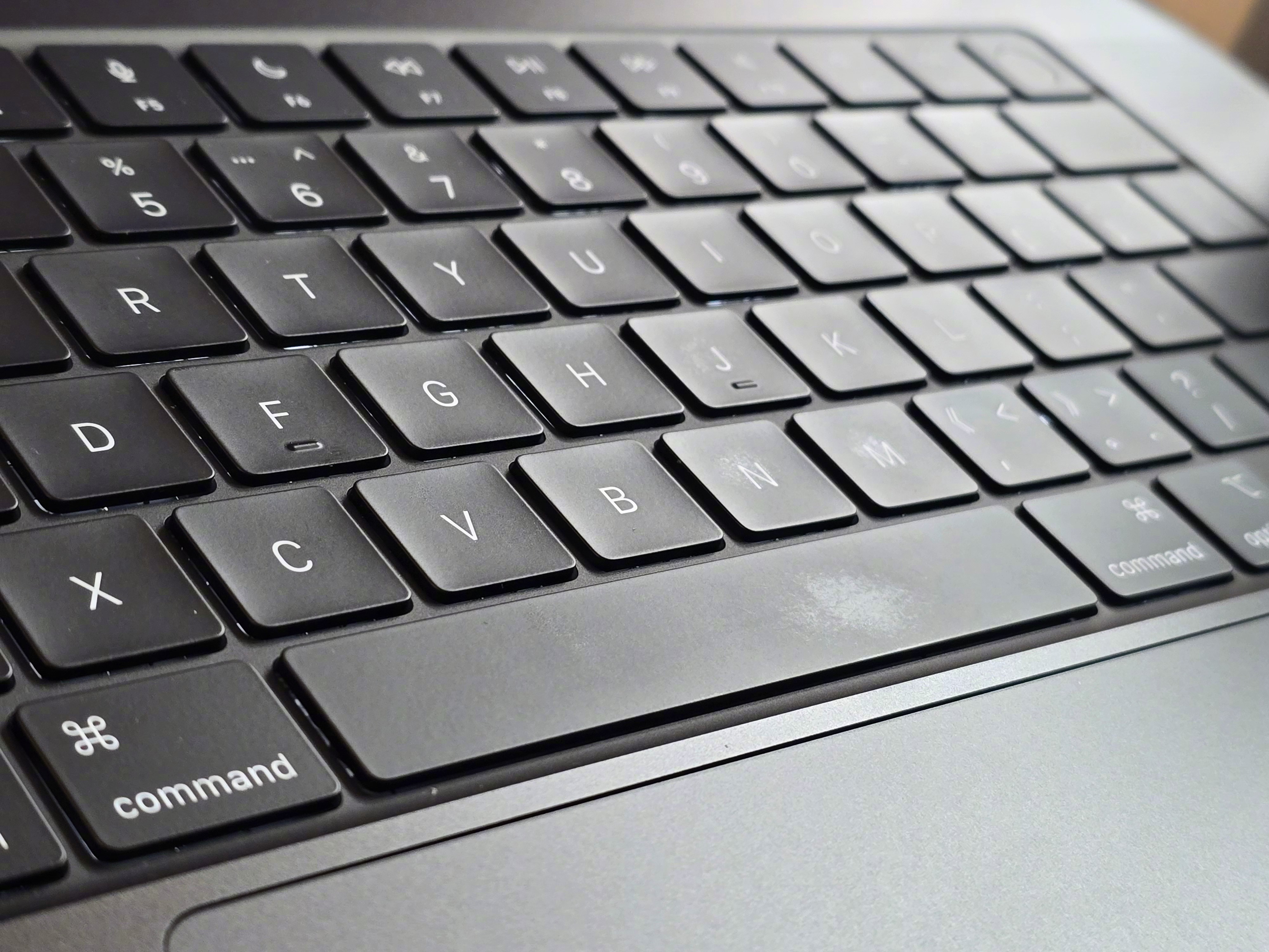 新电脑刚用了一天，键盘就油了…… 这个有解吗？ 