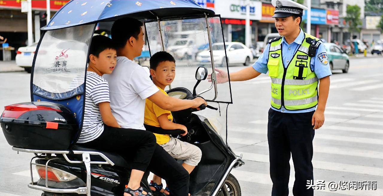 一条电动车规定，让不少家庭不敢生二胎
 
现在各地都在鼓励生育，倡导大家生育二胎