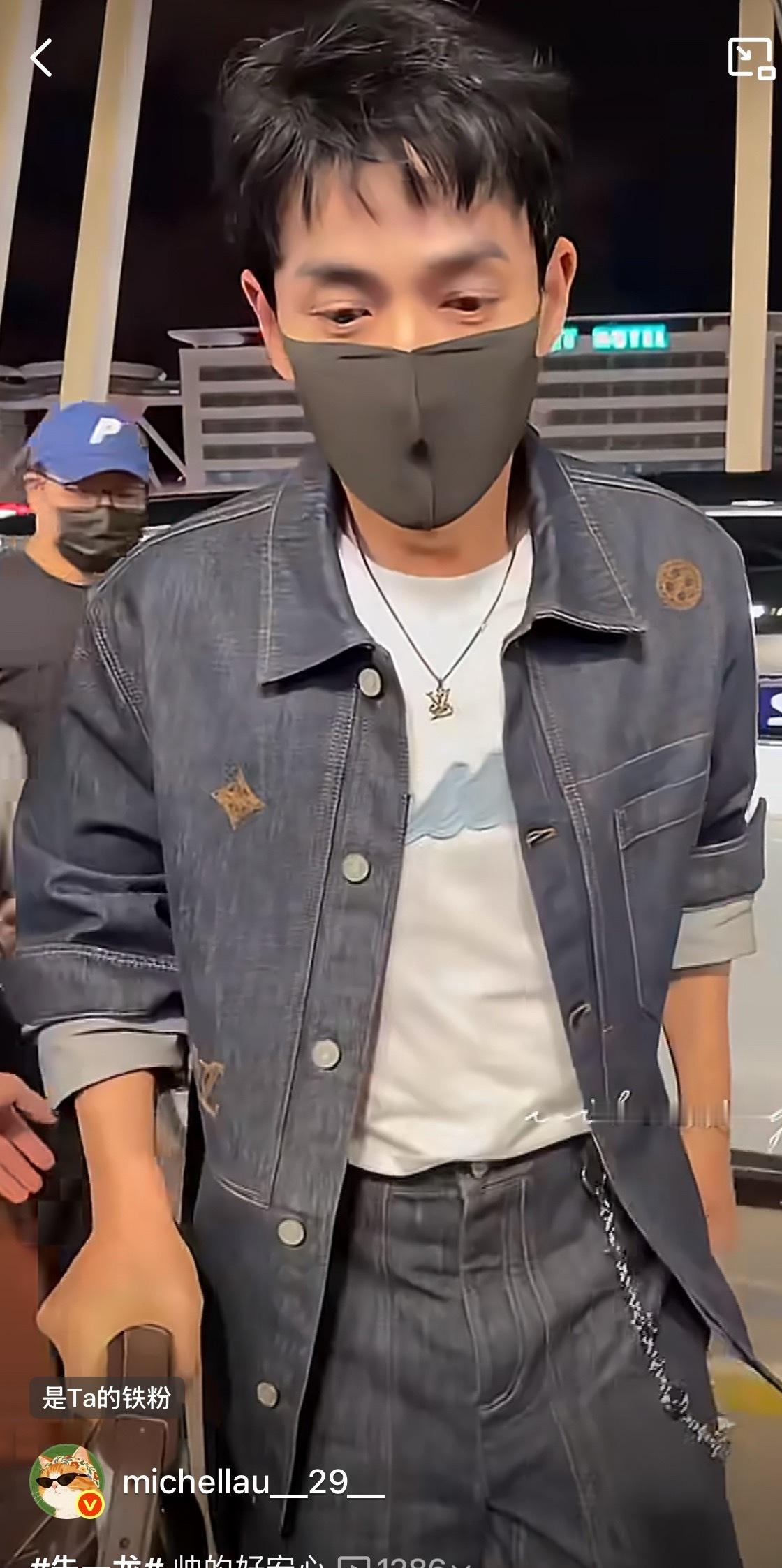 嘿嘿，裤链，裤链，嘿嘿。 
