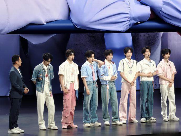 时代少年团青春的生动模样时代少年团发布会也搞唱跳 时代少年团青春的生动模样，时代
