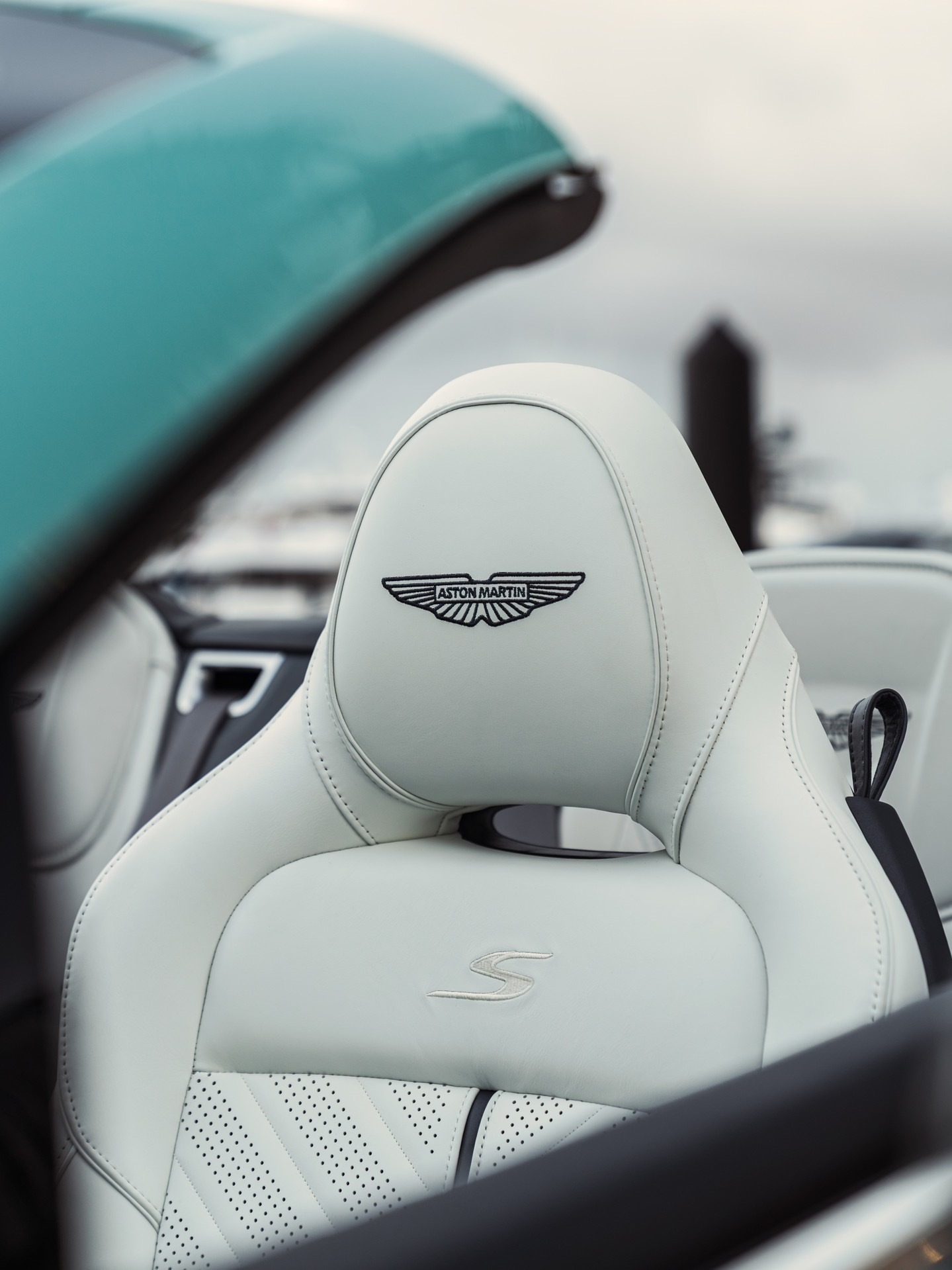 DB12 S Volante Admiral Edition。这是一台独一无二的