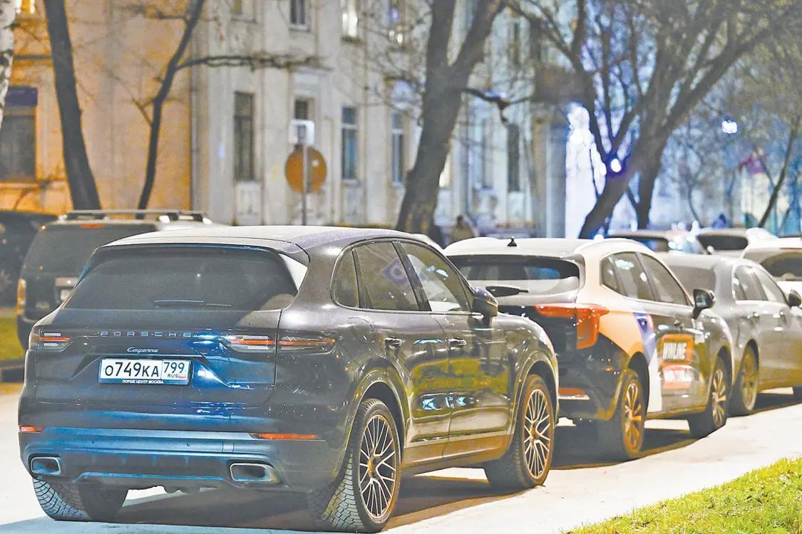 俄欧关系越发紧张，美乌磋商未见突破

 “数百辆保时捷变成不会移动的金属。”俄罗