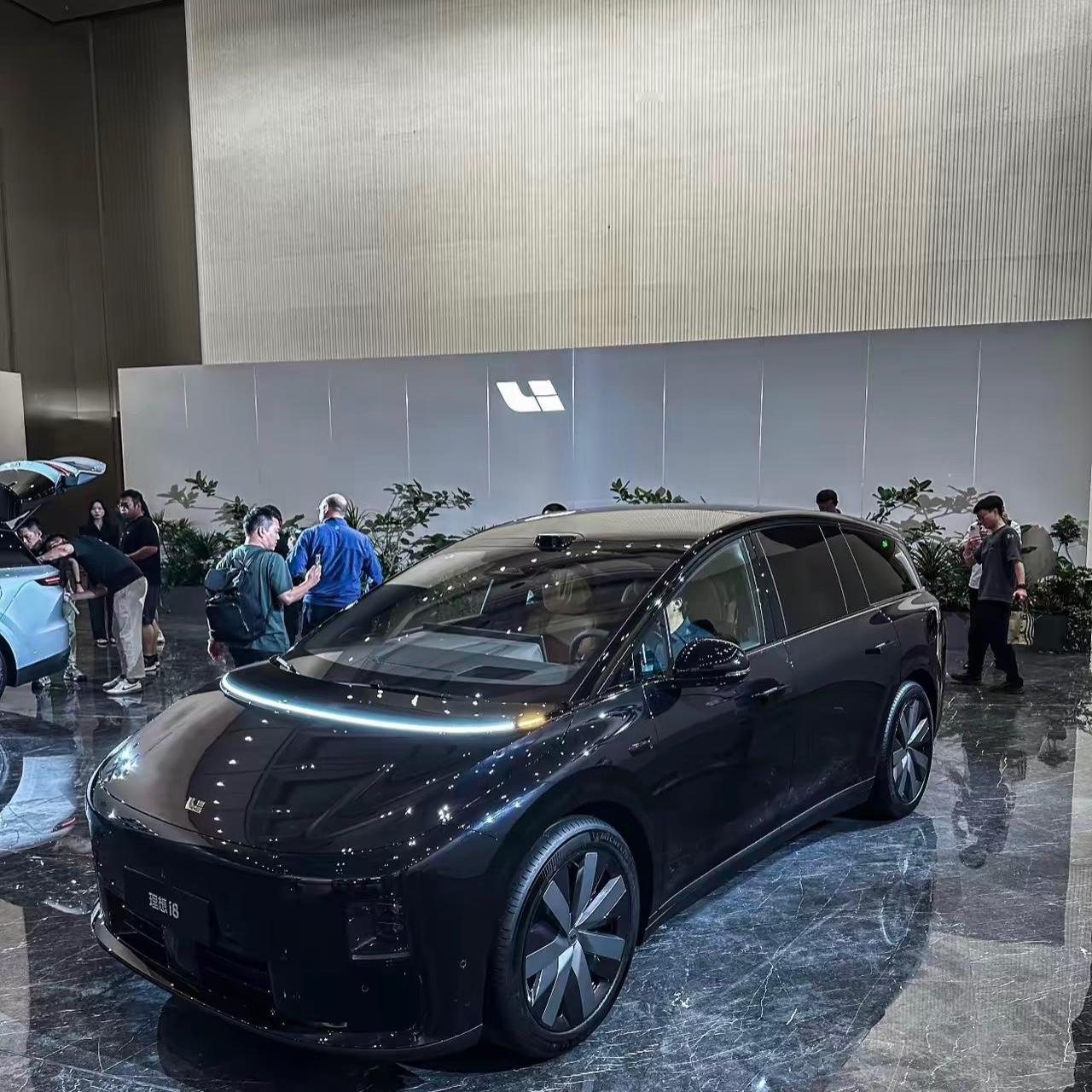 《理想i8一周闪电降价，补锅还是补心？》
上市七天就二次发布，把 Pro/Ult