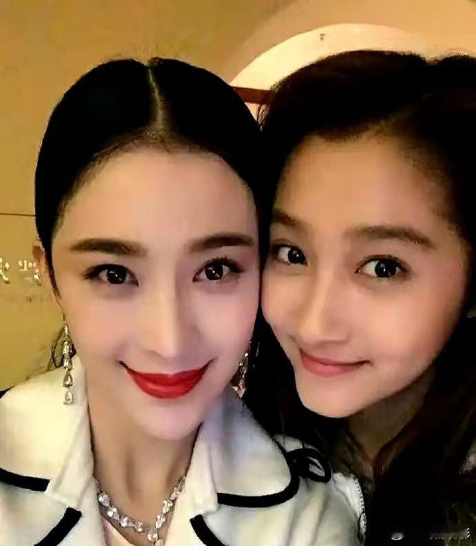 赵樱子在直播间的一番话，听得让人五味杂陈。她说这辈子最感谢关晓彤。起因是2017