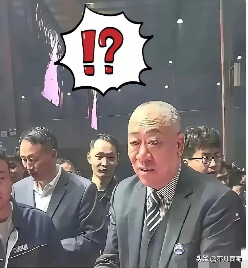 河南那个矿机老板，估计这两天人都傻了。年前撒钱有多风光，年后开工就有多“头疼”。